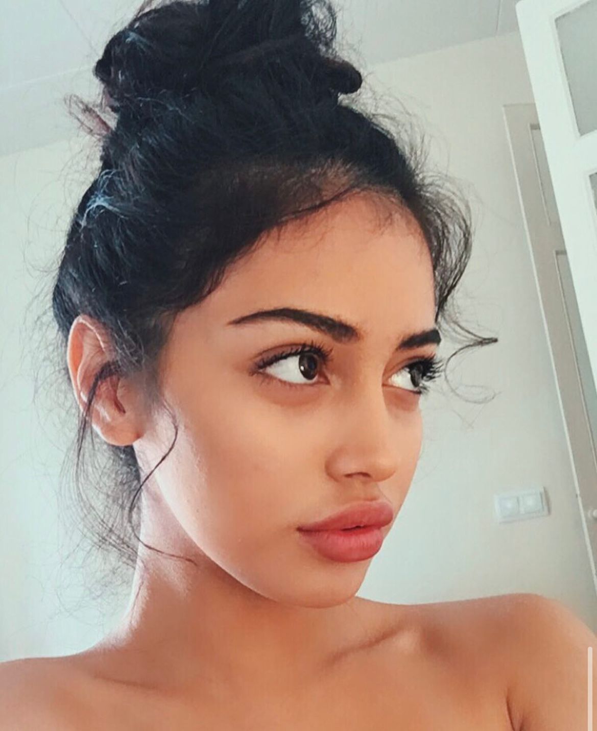 EMEL ile Ankara’te Sıcak Bir Buluşma ? Gerçek Fotoğraflı Escort