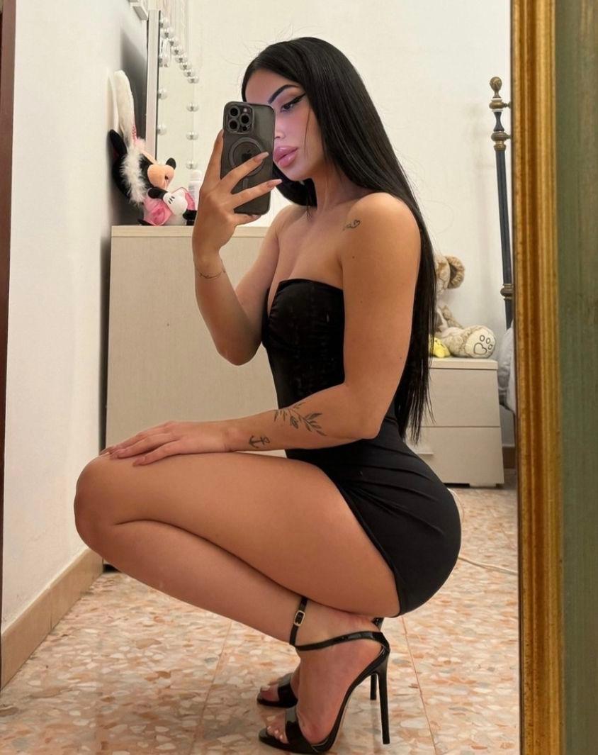 Selin Ve Kız Arkadaşı