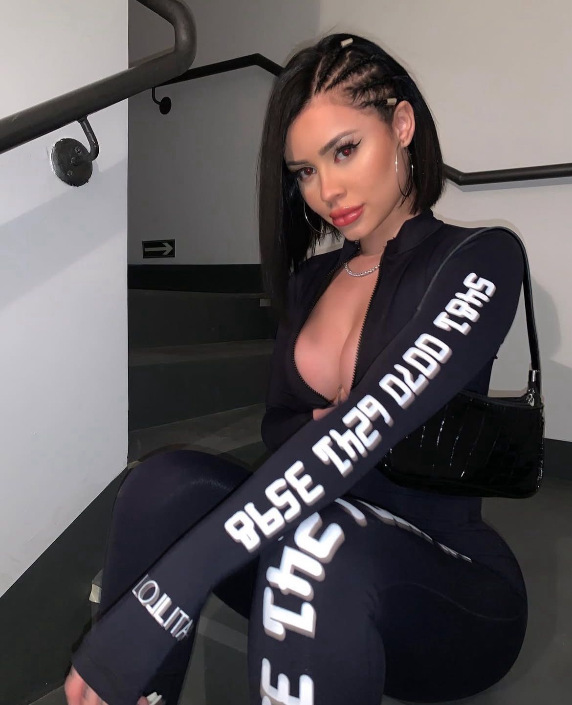 Ankara Kendi Yeri Olan 21 Yaşında Escort Demet