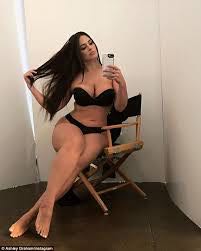 İran Asıllı Seksi Escort Azin